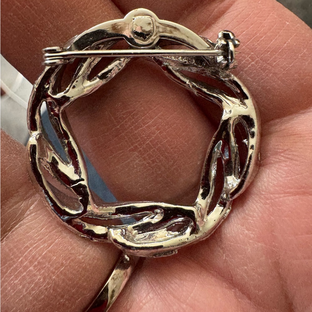Gerry’s vintage silver tone circle brooch, EUC. - Picture 4 of 5